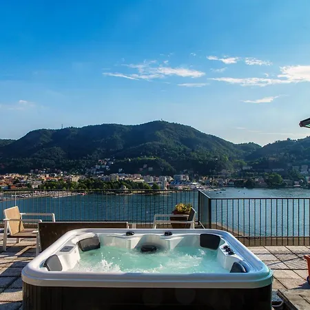 Unbelievable View - The House Of Travelers Apartment *
