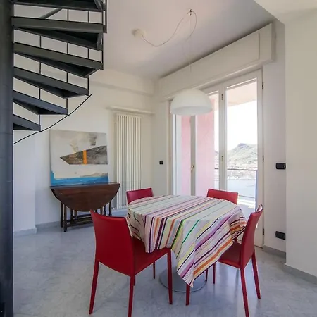 Unbelievable View - The House Of Travelers Apartment *