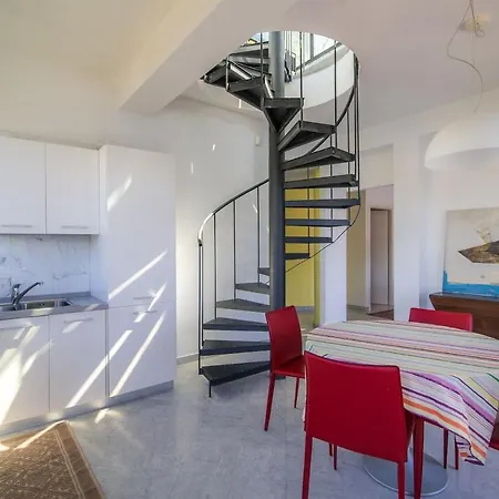 Unbelievable View - The House Of Travelers Apartment *